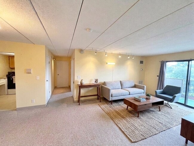 Building Photo - 175 Quincy Shore Dr