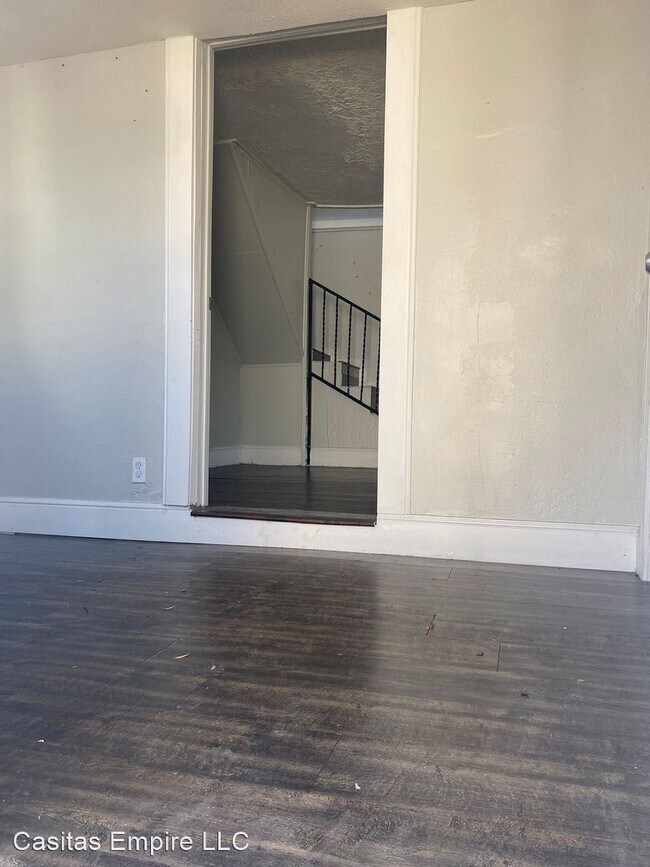 Building Photo - 1 br, 1 bath House - 7404  Navigation Blvd...