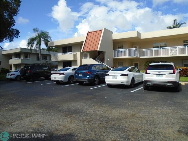 Foto del edificio - 3165 NE 48th Ct