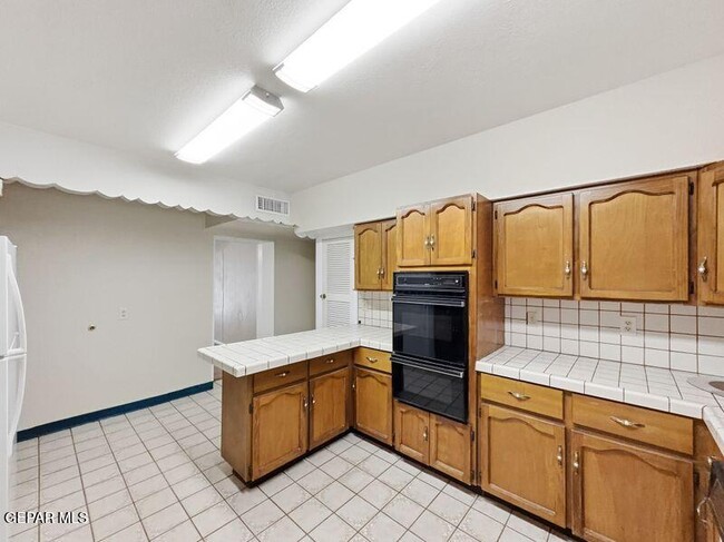 Building Photo - 921 Olive Ave
