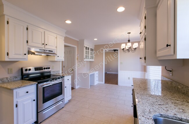 Foto del edificio - 124 Oak Grove Lake Rd