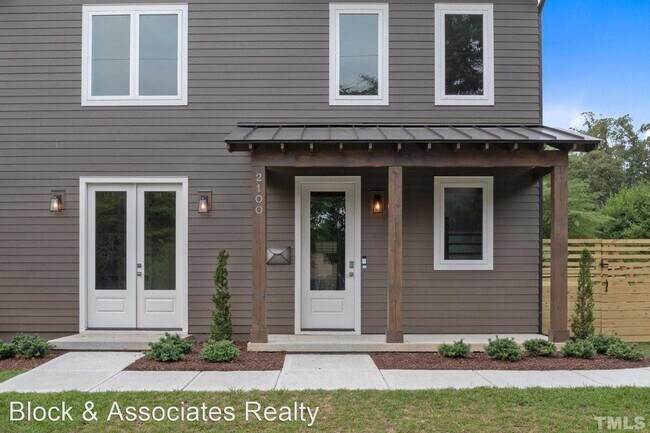 Building Photo - 4 br, 3.5 bath House - 2100 Tudor Pl.