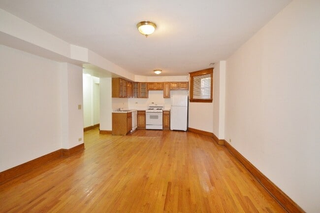 Building Photo - 1417 W Belle Plaine Ave
