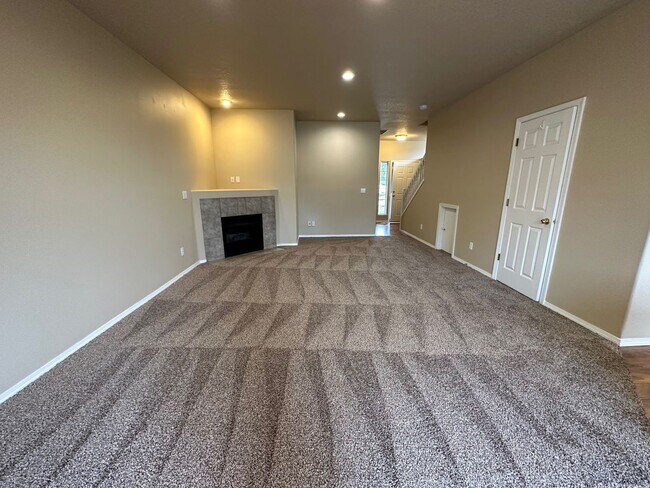 Foto del edificio - 20003 Hoodview Court ~ Luxury Townhome