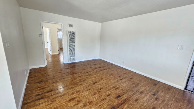 Building Photo - 3021 Carmona Ave