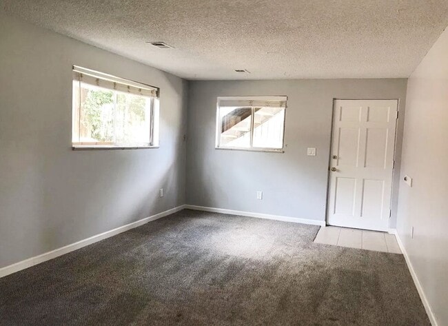 Foto del edificio - 4641–4639 S Acoma St – Spacious 2-Bedroom Duplex Homes in Englewood!