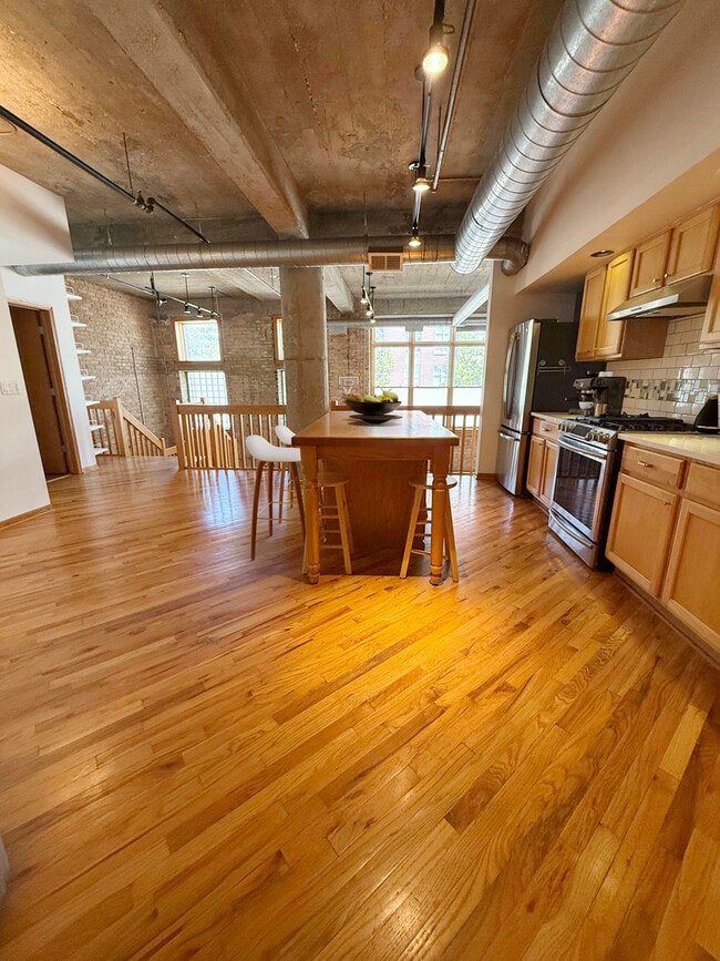 Building Photo - 1830 Ridge Ave