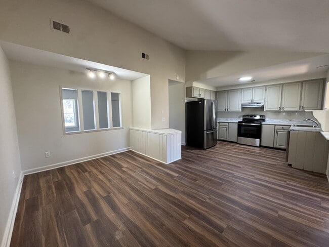 Building Photo - 317 Briarlea Dr