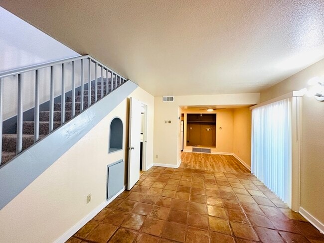 Building Photo - Available October 11th! 2 Bedroom 1.5 Bath...