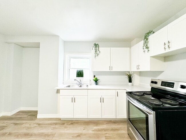Building Photo - 87a Balsam St