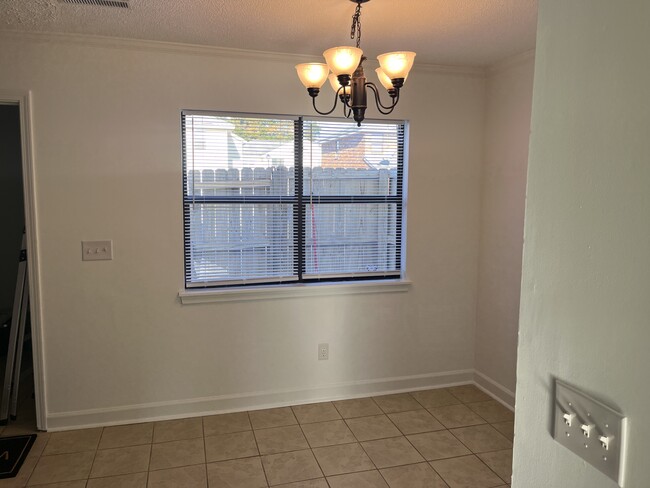 Dining area - 1416 Camp Rd