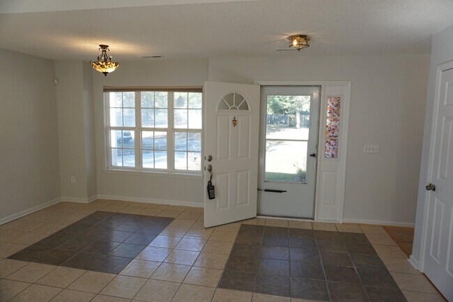 Building Photo - 3BR/2BA - Quiet Hidden Forest Neighborhood...