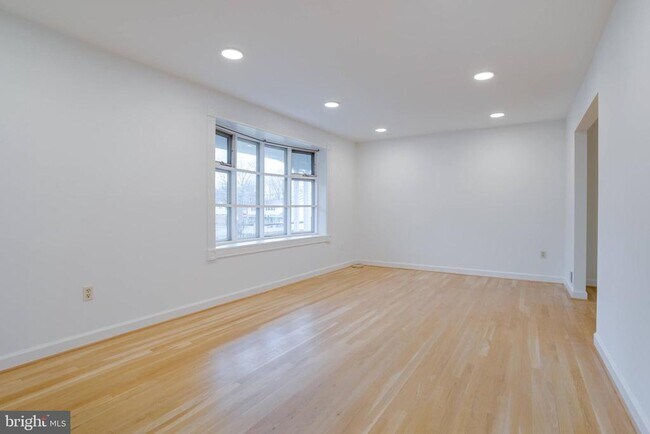 Foto del edificio - 8122 Truro Ct