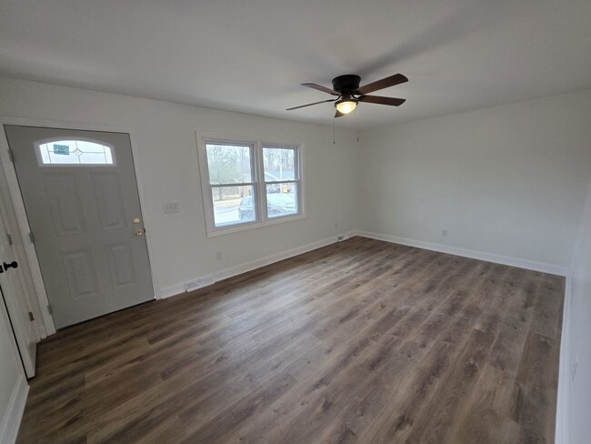 Building Photo - Renovated 3-Bed/2-Bath Home with Carport & Fenced Yard – Near Fort Campbell!