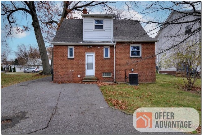 Building Photo - 638 E 240th St