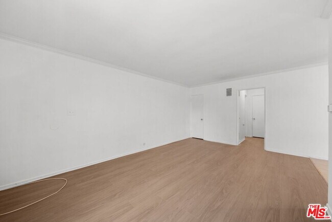 Building Photo - 14913 Hartland St