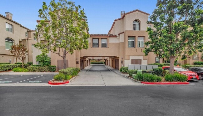 Building Photo - 443 Almond Rd