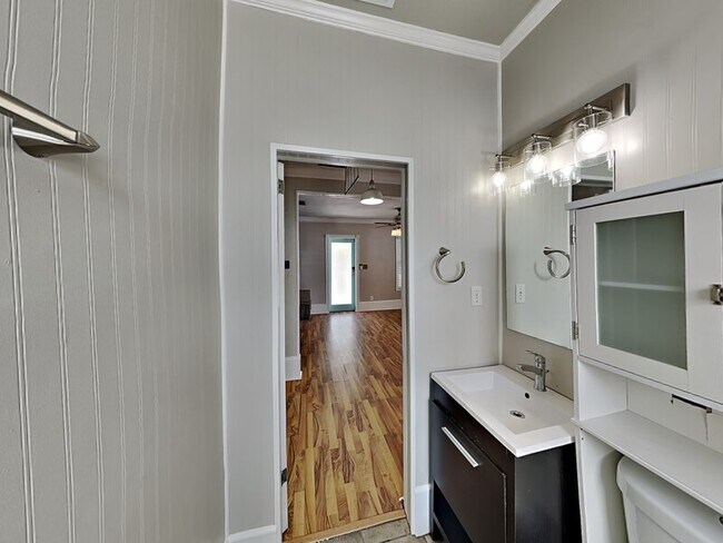 Foto del edificio - 1518 Pinewood Dr