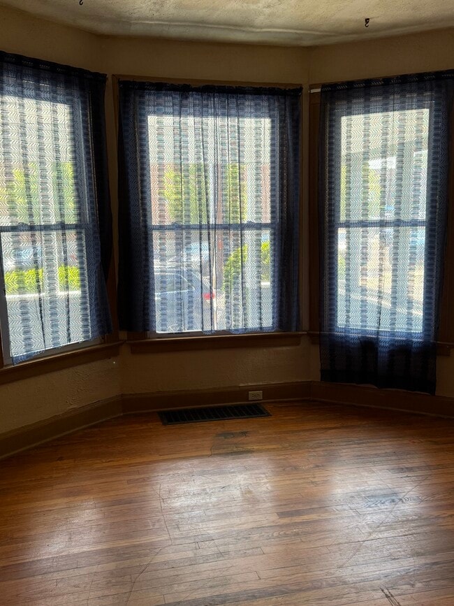 Bedroom - 47 Pine St