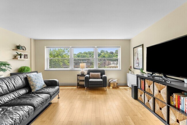Foto del edificio - 1600 Beacon St
