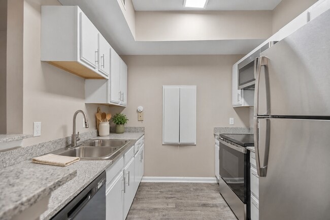 Building Photo - Parham Pointe