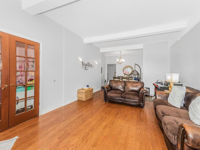 Foto del edificio - 5601 Riverdale Ave