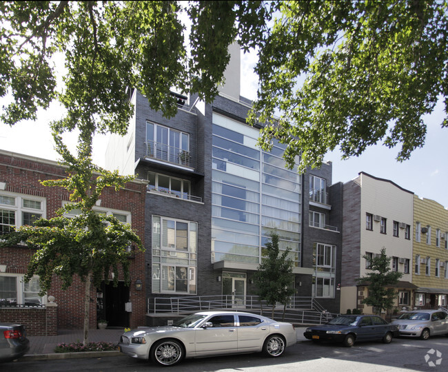 Primary Photo - 152 Withers St