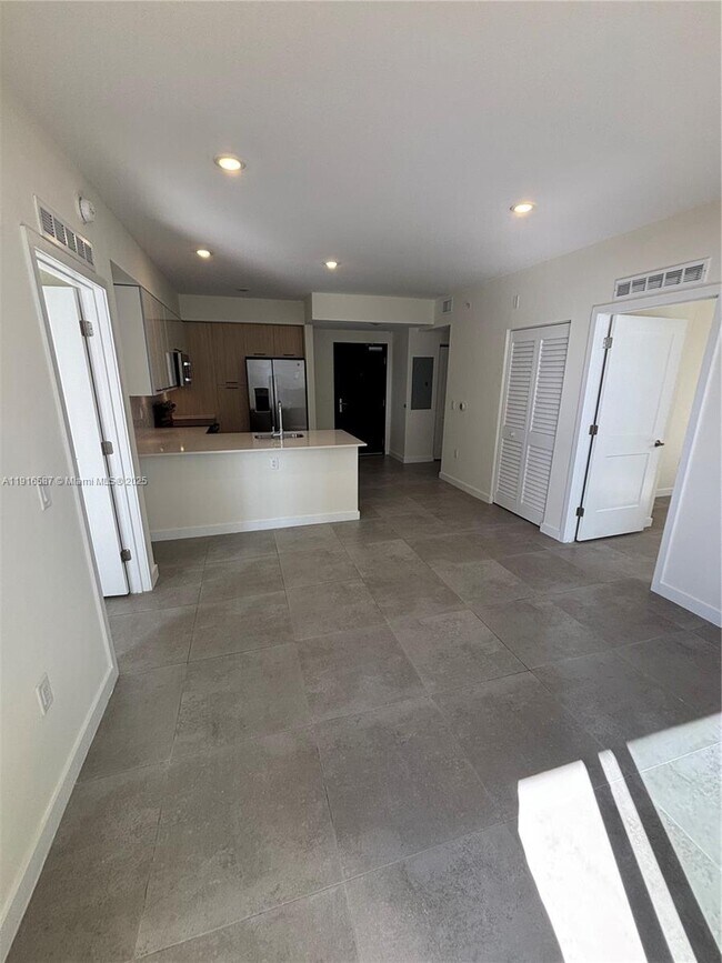 Building Photo - 16395 Biscayne Blvd