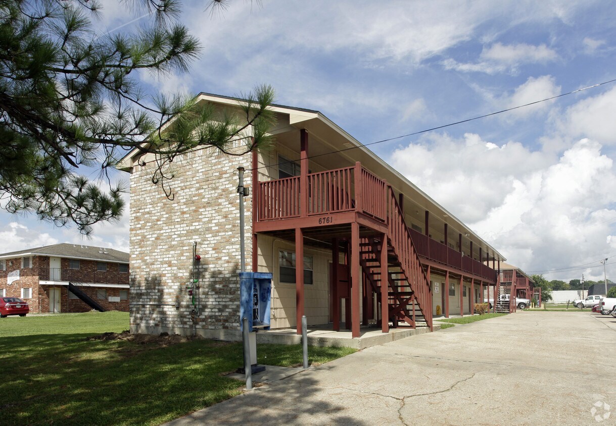 Foto principal - 6761 E Harry Dr