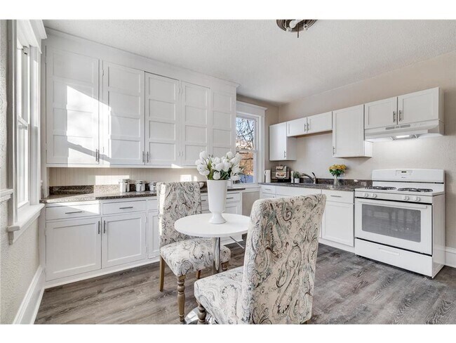 Building Photo - Available NOW!!  3 Bedroom Upper Level Dup...