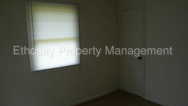 Building Photo - 7110 Pin Oak St