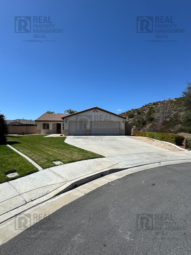 Foto principal - Spacious 4-Bedroom Menifee Home with RV Pa...