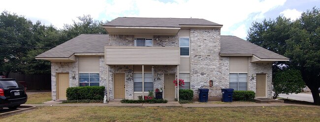 Building Photo - 1100 Spring Loop
