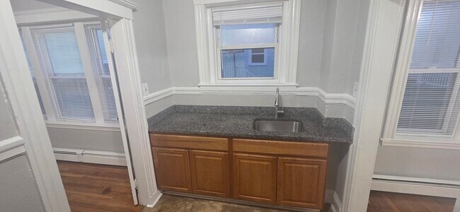 Building Photo - 44 Estes St