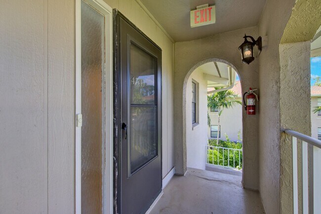 Building Photo - Bright and Spacious 2 Bedroom Condo in Spanish Pines
