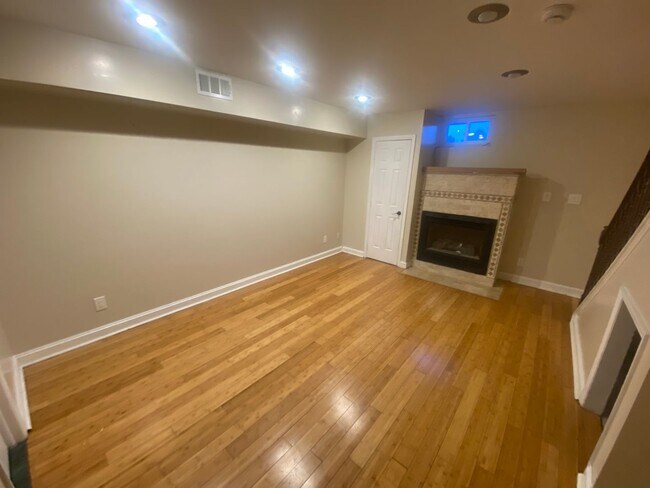 Building Photo - Beautiful 4 Bed, 3 Bath Ready For Rent!