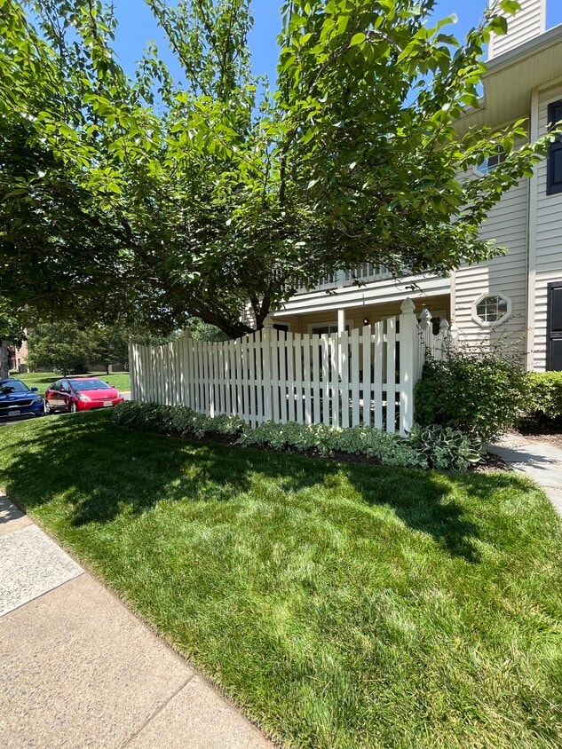 Primary Photo - 10213 Willow Mist Ct
