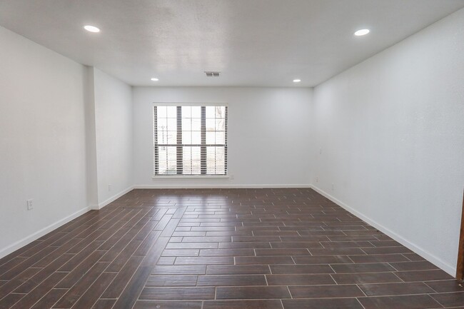 Foto del edificio - 4 Bed | 2 Bath in East Tulsa!