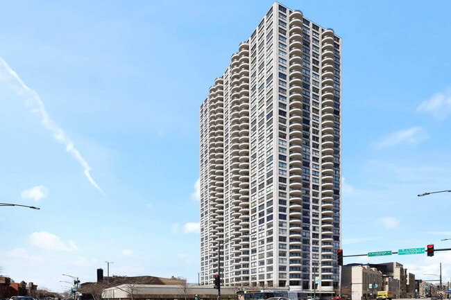 Building Photo - 2020 N Lincoln Park W