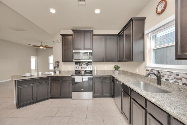 Foto del edificio - 21214 Echo Manor Dr