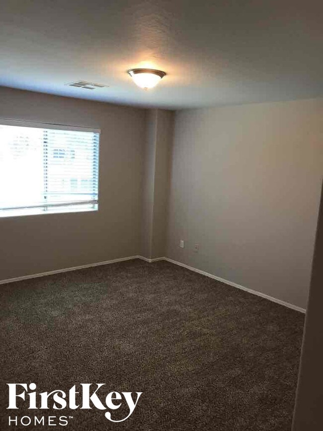 Building Photo - 12619 N 148th Dr