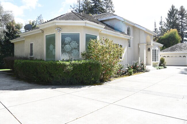 Front Bay Windows - 190 El Camino Real