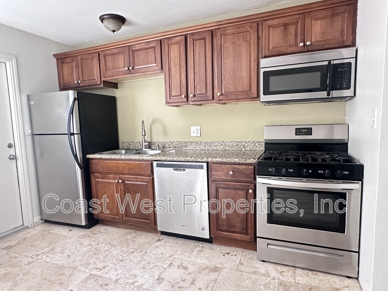 Foto principal - 4859 1/2 Naragansett Ave