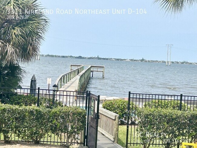 Foto del edificio - Stunning 2 Bed, 2 Bath Waterfront Condo wi...