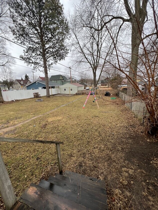 Primary Photo - Large Single Family Home in Heart of La Cr...