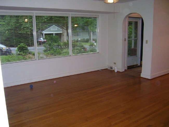 Building Photo - 1610 Bruce Ave