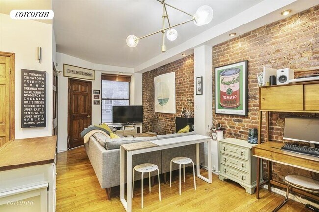 Building Photo - 257 W 12th St