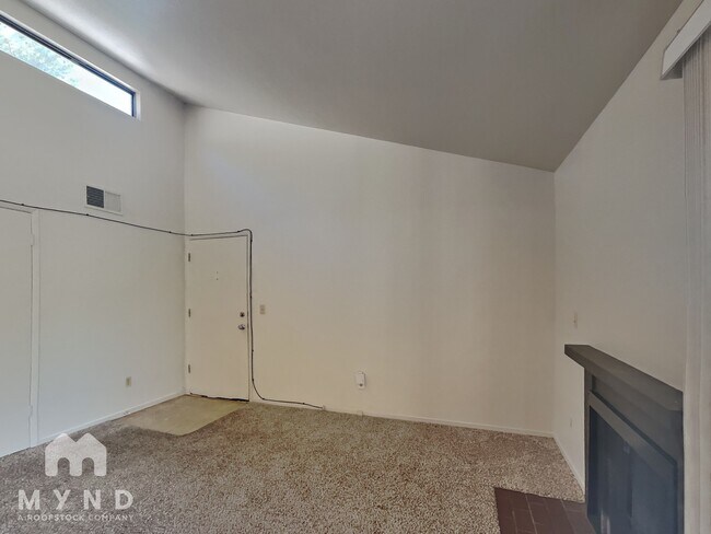 Building Photo - 2624 Sunny Slope Dr