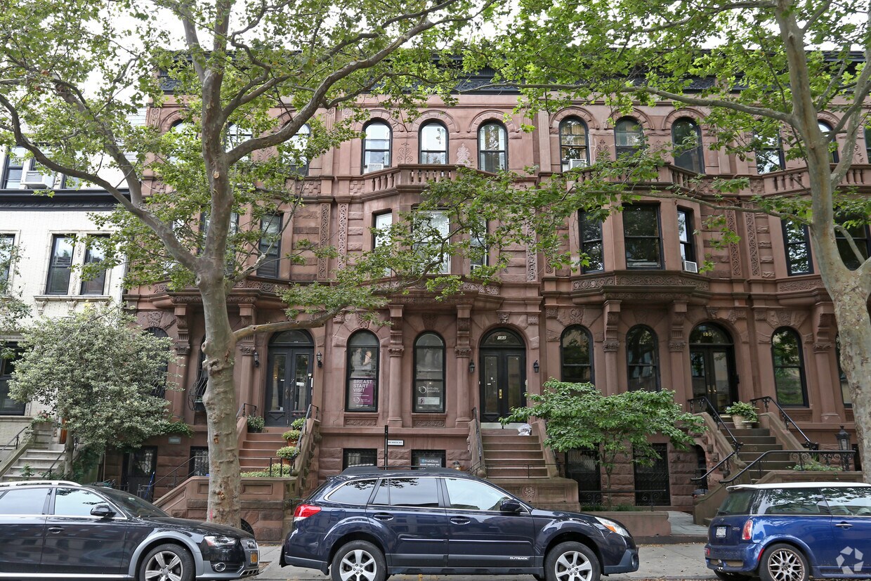 Building Photo - 182 8th Ave