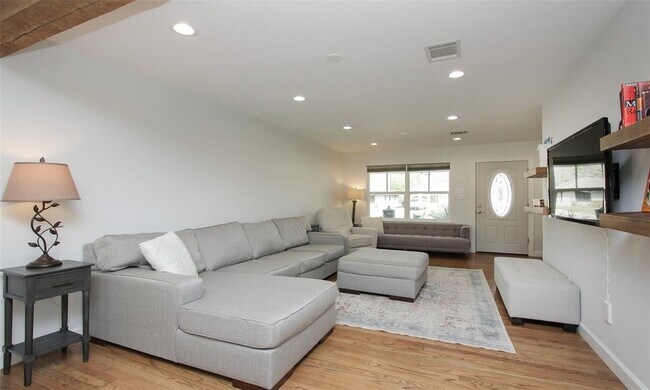 Building Photo - 4609 Lido Ln